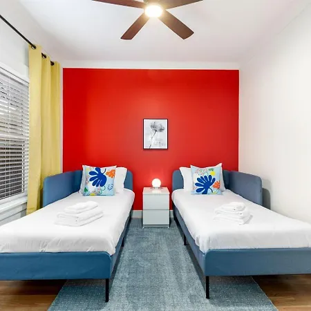Vibrant Urban Vacation Oasis Near Catawba River In North Carolina Holiday home Charlotte