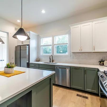 New Listing! 3br With King And Fenced In Yard * Charlotte