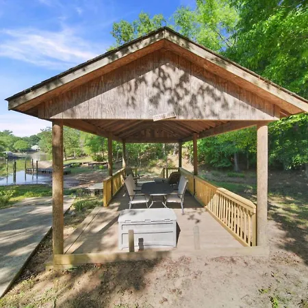 4br Wylie Ollie Private Cove Hot Tub Fire Pit Holiday home Charlotte
