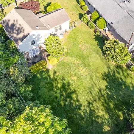 Close 2 Southpark Pet Friendly W Fenced-in Yard Holiday home Charlotte