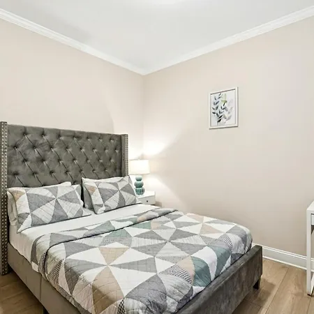 Away Near Uptown & Airport With Fenced Yard