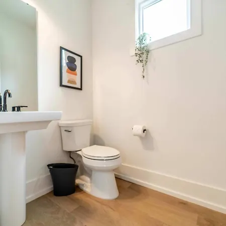 Holiday home New Listing! 3br With King And Fenced In Yard *