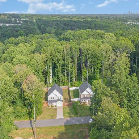 New Listing! Sleeps 11 - Fenced In Backyard