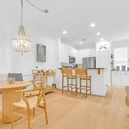 Urban Retreat Walk To Stadiums & Uptown, Including Parking & Gym *