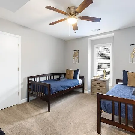 Poolside Paradise In The Heart Of Holiday home Charlotte