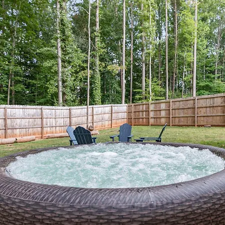 Holiday home New Listing! Sleeps 11 - Fenced In Backyard