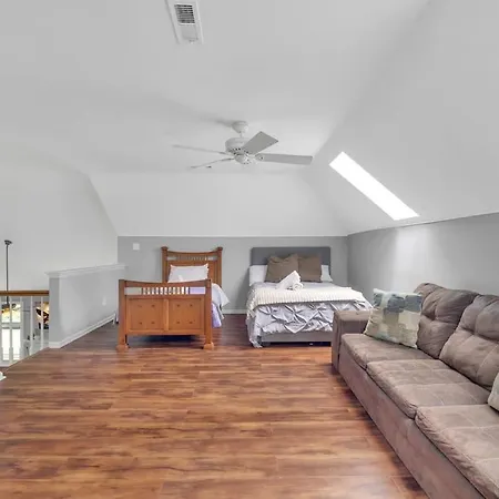 Holiday home King Bed - Large Yard - Near Uncc - Concord Mills