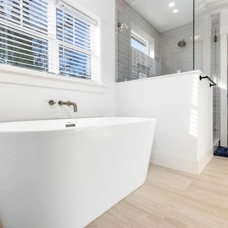 Vibrant Urban Vacation Oasis Near Catawba River In North Carolina Holiday home Charlotte