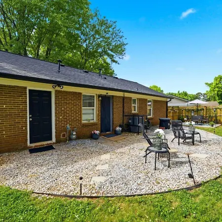 Holiday home Uptown 3br Oasis - Ice Bath, Firepit, Private Yard