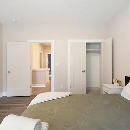 Charming 3br With Patio Charlotte
