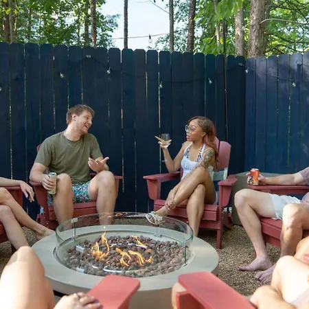 New! Hottub+pickleball+gameroom+movies+golf+games