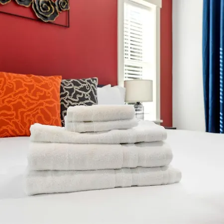 Holiday home Vibrant Urban Vacation Oasis Near Catawba River In North Carolina Charlotte