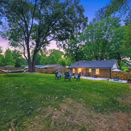 Holiday home Uptown 3br Oasis - Ice Bath, Firepit, Private Yard