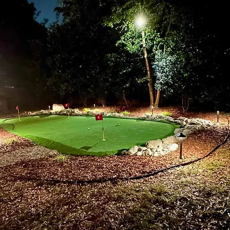 The Ultimate Escape - Midwood Hideaway With Hot Tub, Peloton, Games *