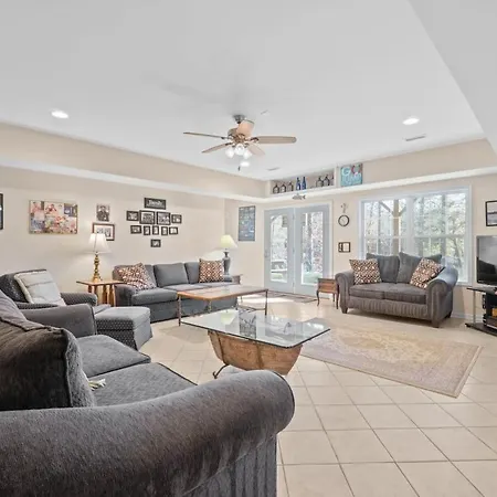 Cozy Cove Flying Squirrel Holiday home Charlotte