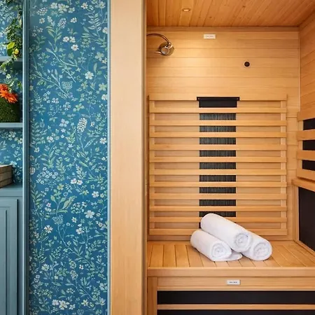 Holiday home Alice & Wonderland Wellness Themed Uptown Spot *