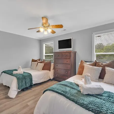 King Bed - Large Yard - Near Uncc - Concord Mills Holiday home