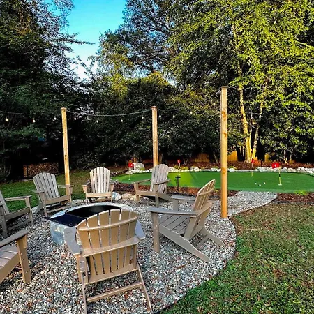 Holiday home The Ultimate Escape - Midwood Hideaway With Hot Tub, Peloton, Games *