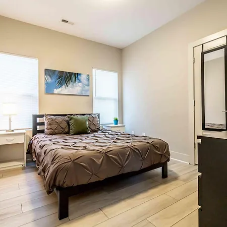 Holiday home Family-friendly 4br W Bunk Beds & Outdoor Grill *