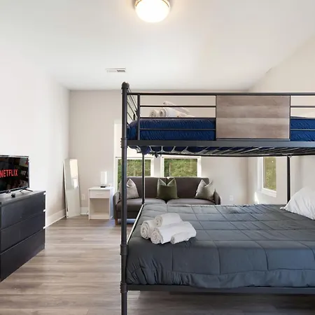Charming 3br With Patio *