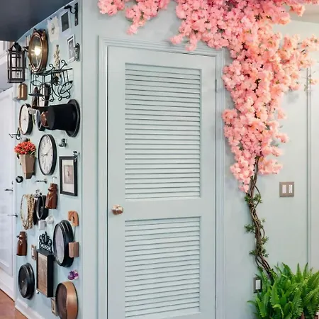 Holiday home Alice & Wonderland Wellness Themed Uptown Spot *