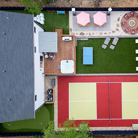 Holiday home New! Hottub+pickleball+gameroom+movies+golf+games *
