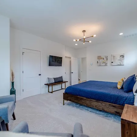 New Listing! 3br With King And Fenced In Yard * Charlotte