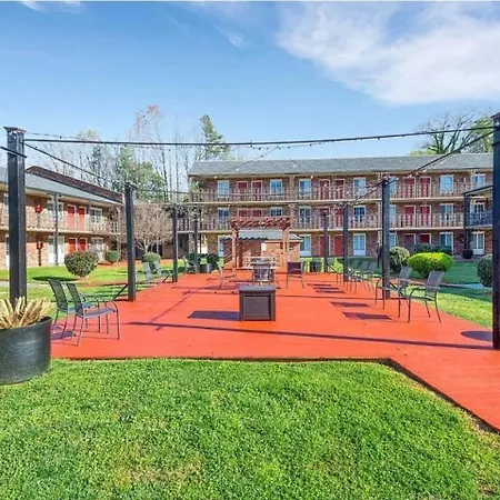 Near Uptown & Minutes To Hospital, Free Wi-fi, Coffee & Gym