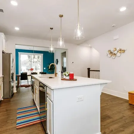 Radiant Urban Vacation Sanctuary Near Catawba River In North Carolina Holiday home *