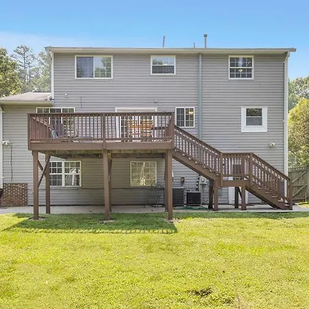 Large Group Paradise - Blocks From Uncc Holiday home Charlotte