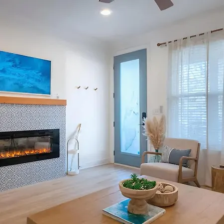 Urban Retreat Walk To Stadiums & Uptown, Including Parking & Gym Holiday home Charlotte