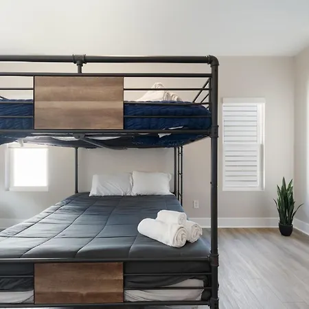Charming 3br With Patio
