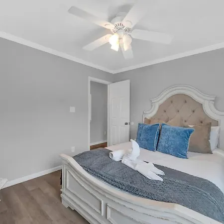 King Bed - Large Yard - Near Uncc - Concord Mills *