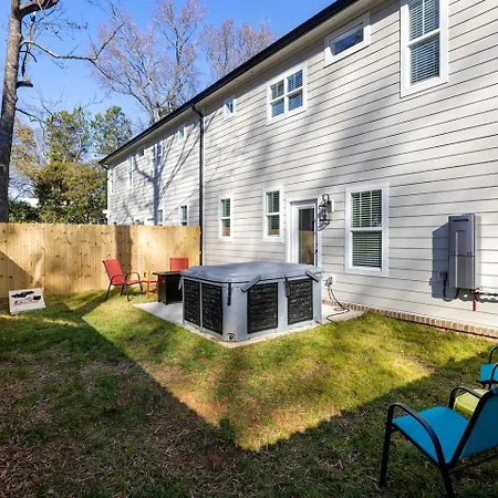 Holiday home Luminous Urban Vacation Haven Near Catawba River In North Carolina Charlotte