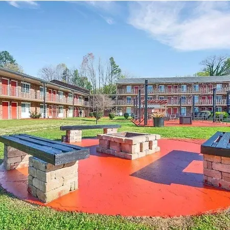 Near Uptown & Minutes To Hospital, Free Wi-fi, Coffee & Gym *