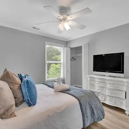 King Bed - Large Yard - Near Uncc - Concord Mills Charlotte