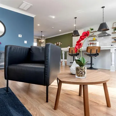 Holiday home Vibrant Urban Vacation Oasis Near Catawba River In North Carolina