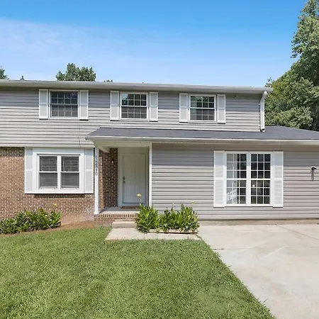 Holiday home Large Group Paradise - Blocks From Uncc Charlotte