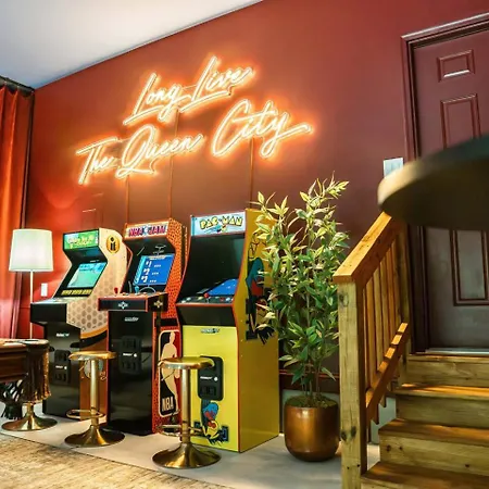 New! Hottub+pickleball+gameroom+movies+golf+games Holiday home Charlotte