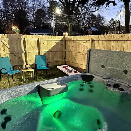 Holiday home Luminous Urban Vacation Haven Near Catawba River In North Carolina Charlotte