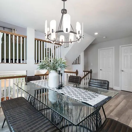 Charming & Cozy 4br In Southpark Holiday home