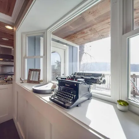 Holiday home Du - Lakefront Retreat Charlotte