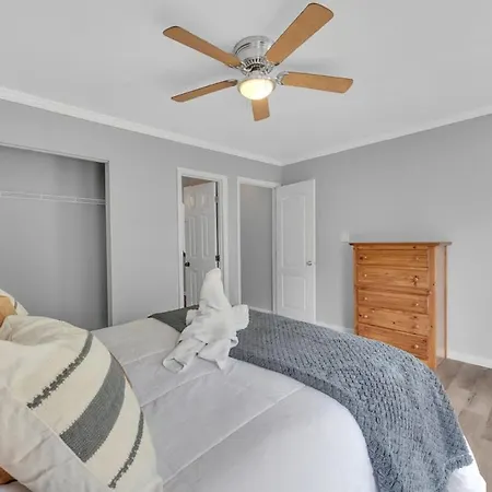 King Bed - Large Yard - Near Uncc - Concord Mills Holiday home Charlotte