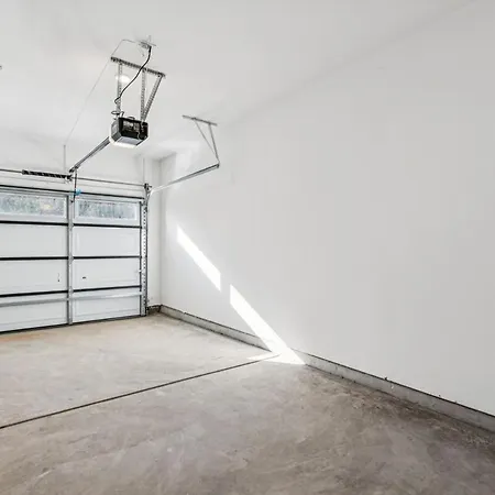 Elegant Near Uptown, Airport & Stadium