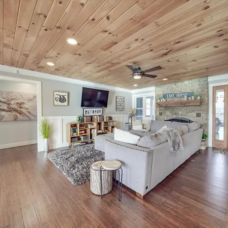 Holiday home Du - Lakefront Retreat *