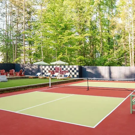 New! Hottub+pickleball+gameroom+movies+golf+games