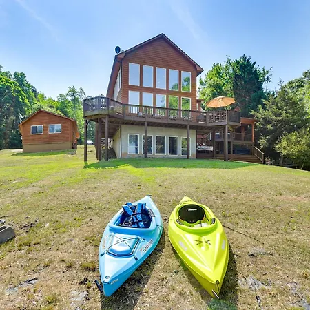Hot Tub, Dock, Game Room! Stunning Wylie Holiday home Charlotte