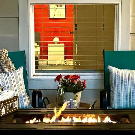 Vibrant Urban Vacation Oasis Near Catawba River In North Carolina