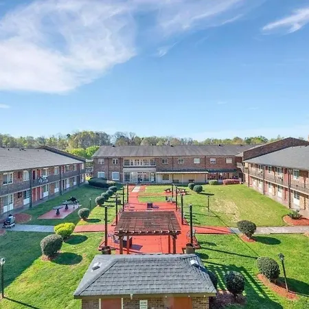 Near Uptown & Minutes To Hospital, Free Wi-fi, Coffee & Gym Holiday home *