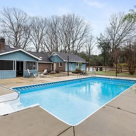 Holiday home Poolside Paradise In The Heart Of *